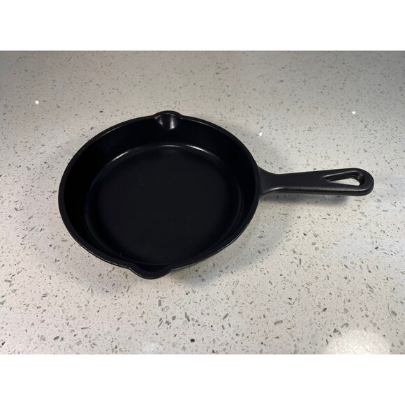 Zakarian 6"‎ Cast-Iron Skillet w/ Handle - Picture 1 of 6